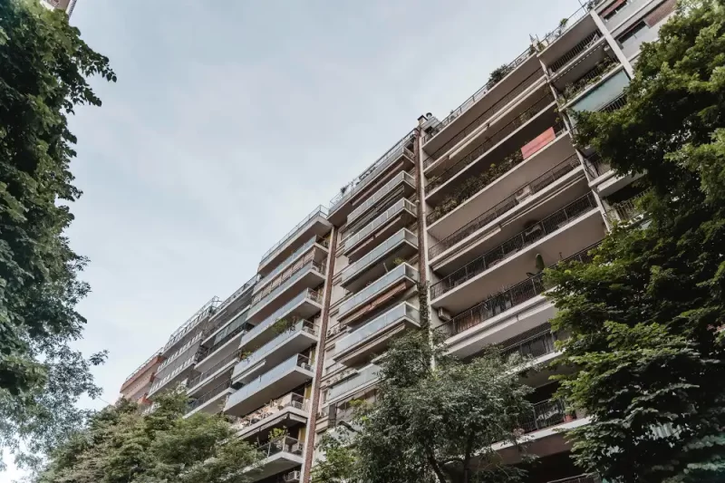Mudanças no Código Civil: expulsão de condôminos antissociais e novas regras para Airbnb: entenda a proposta.